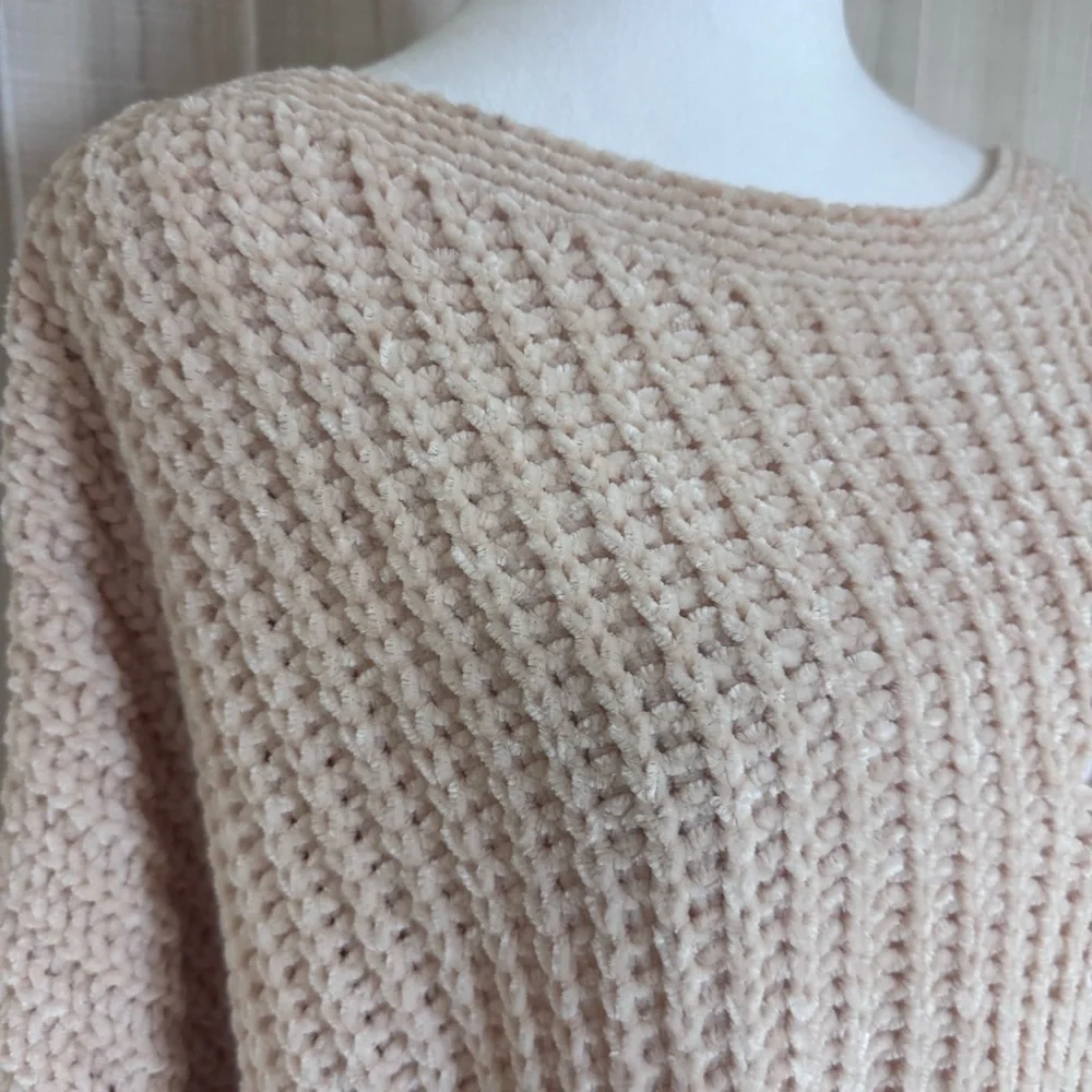 Oversized Chunky Knit Chenille Sweater Boho Size M with Cut-Outs - Picture 7 of 9